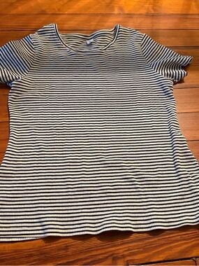 Old Navy Black & White Striped Short-Sleeve Tee